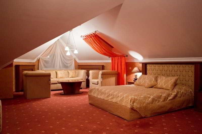 Diplomat Club Hotel Chisinau Quarto foto