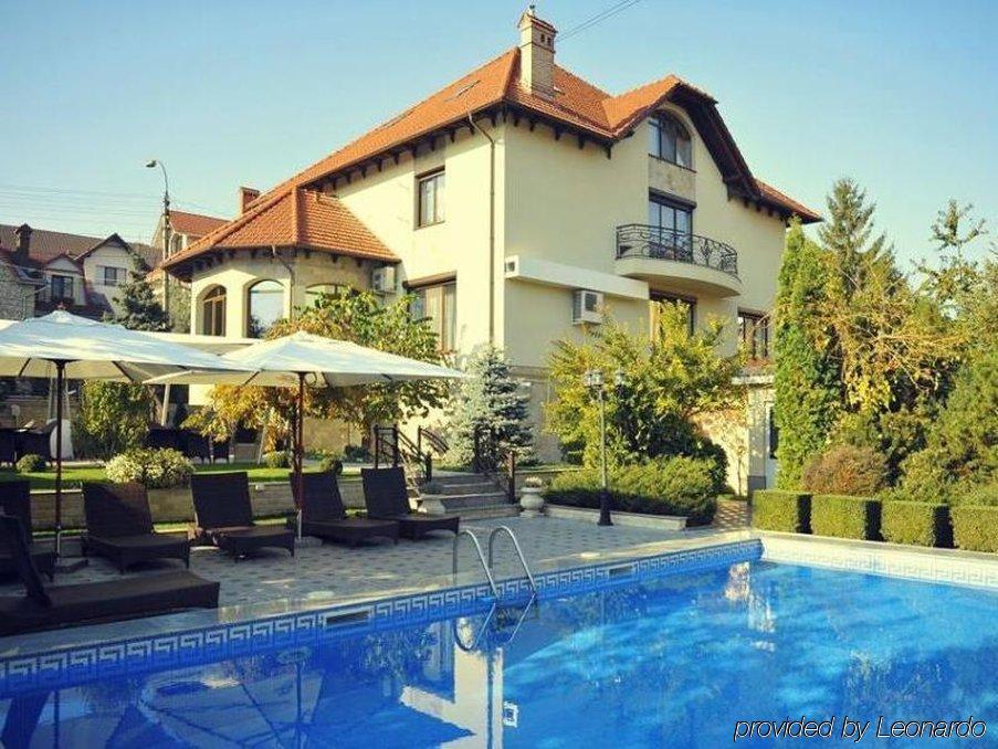 Diplomat Club Hotel Chisinau Exterior foto