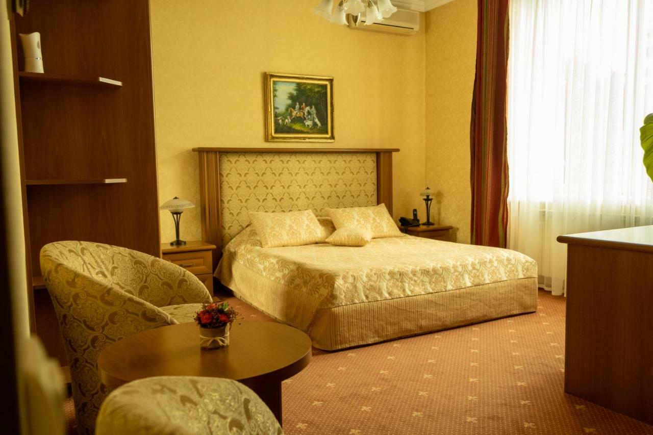 Diplomat Club Hotel Chisinau Exterior foto