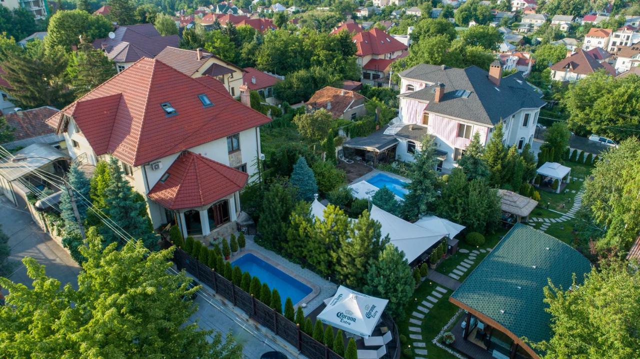 Diplomat Club Hotel Chisinau Exterior foto