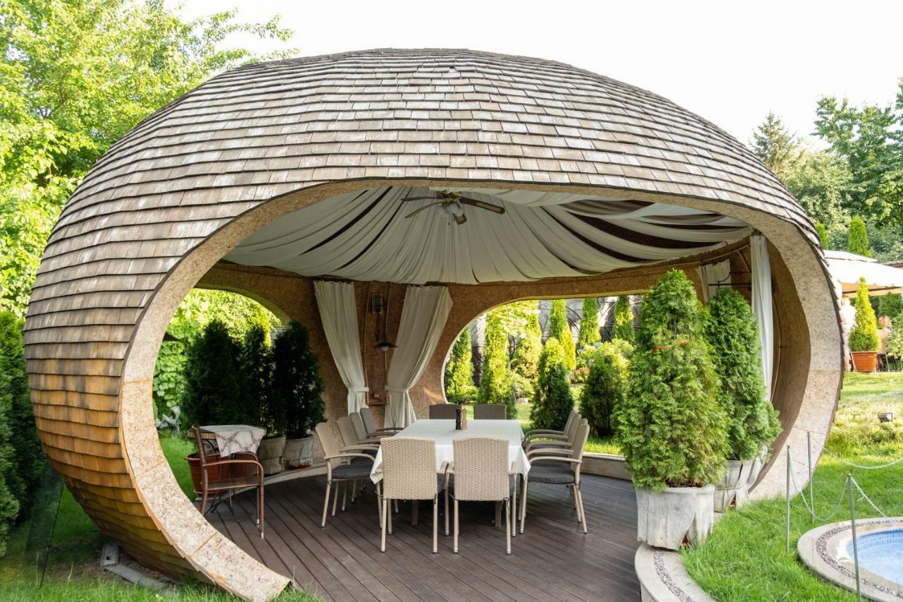 Diplomat Club Hotel Chisinau Exterior foto