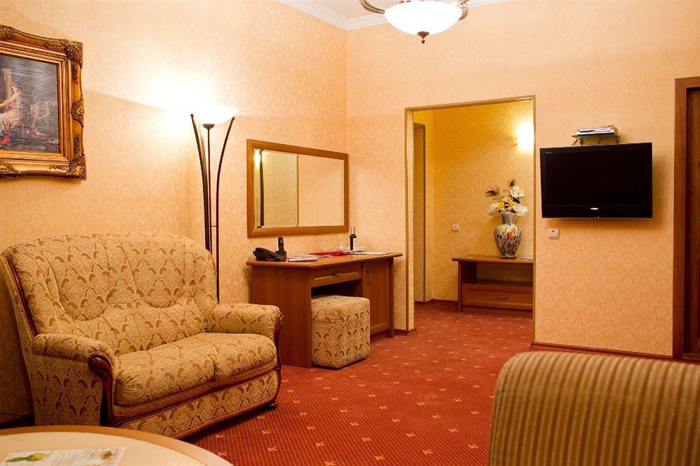 Diplomat Club Hotel Chisinau Quarto foto